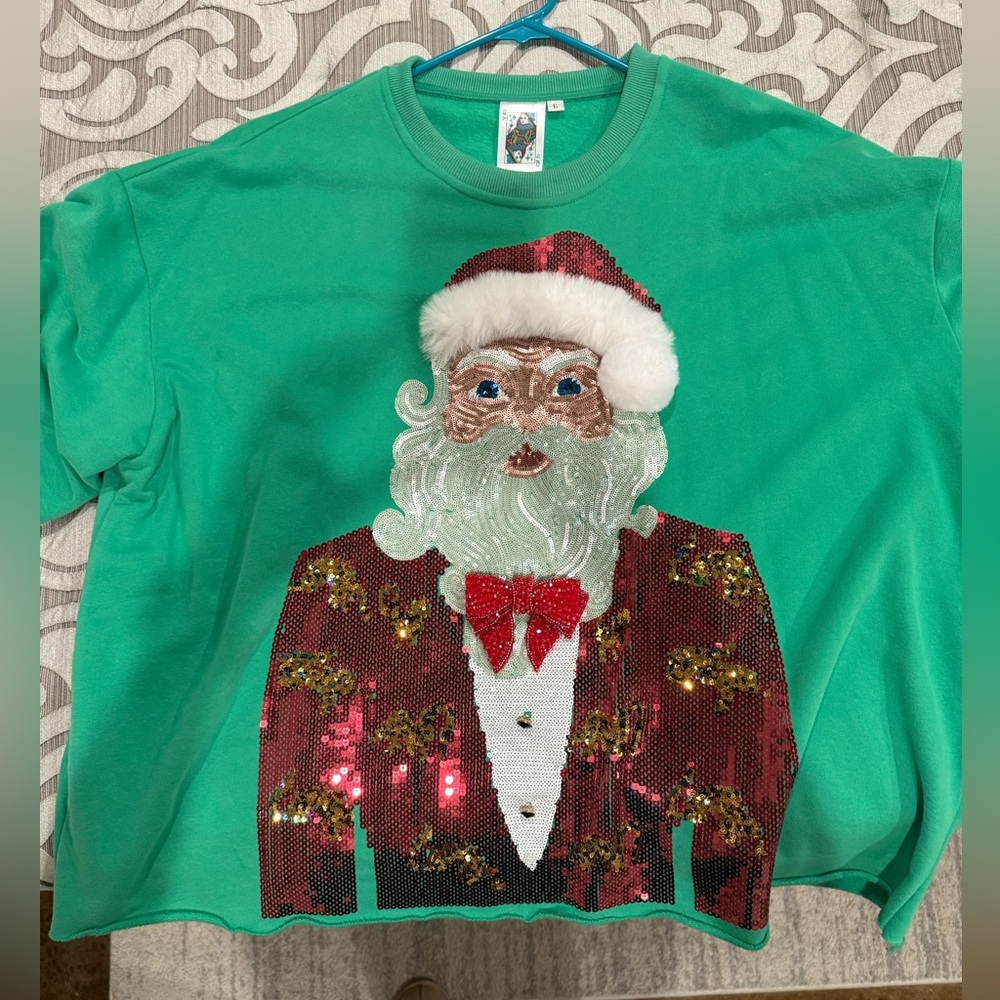 QOS Santa sweatshirt size L